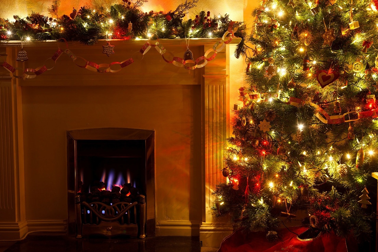 Hausratversicherung zahlt weihnachtliche Brandschäden